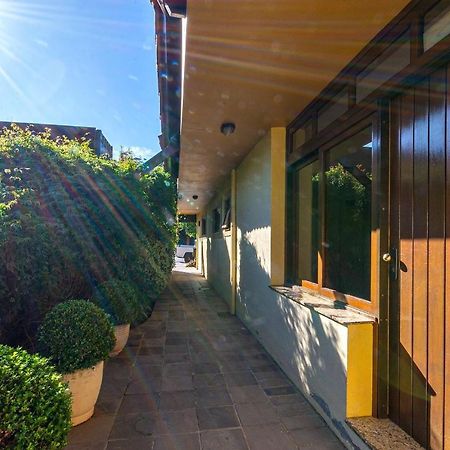 Rosa Edificio Jardim Da Serra Gramado Exterior foto
